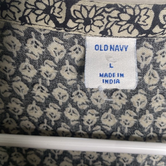 Old Navy Women's Black and Cream Top - Picture 5 of 5